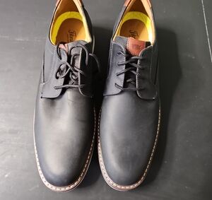 Brand New Florsheim Black Leather Oxfords with Brown Accents